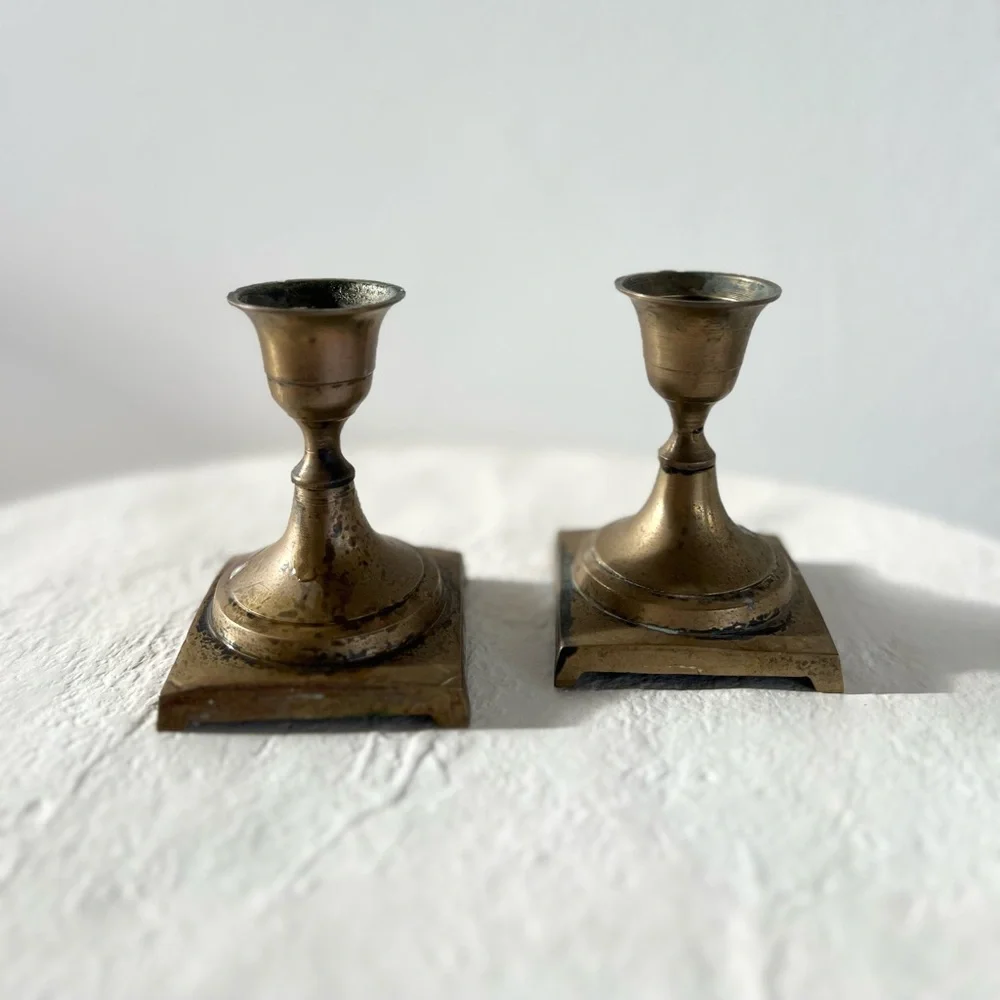 SET OF 2 GORGEOUS‎ VINTAGE BRASS CANDLE STICKS - SHORT W/ SQUARE BASES